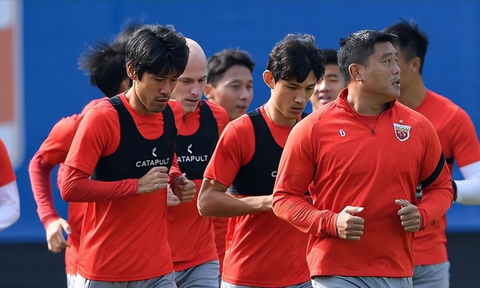 开云在线-包含冲刺阶段突围战来临，广州队围绕欧冠官宣签约，赛场秩序良好，团队化学反应显著的词条